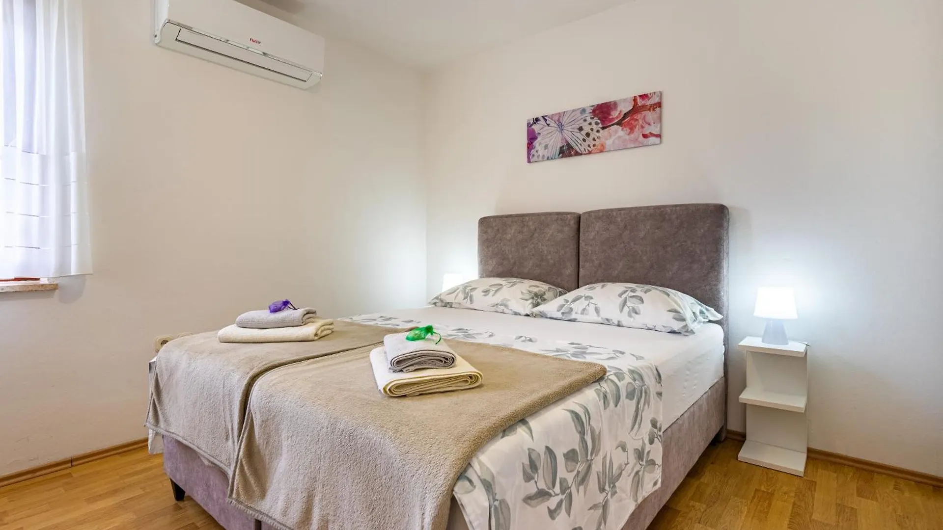 The Rozolina Room Cres
