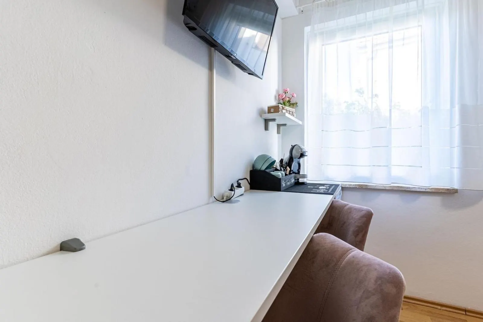 The Rozolina Room Cres